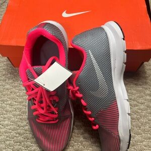 NWT Nike flex bijoux shoes size 6,5